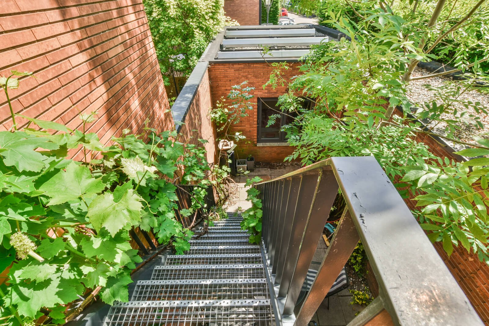 neat patio with sitting area 2025 02 10 12 20 12 utc.jpg